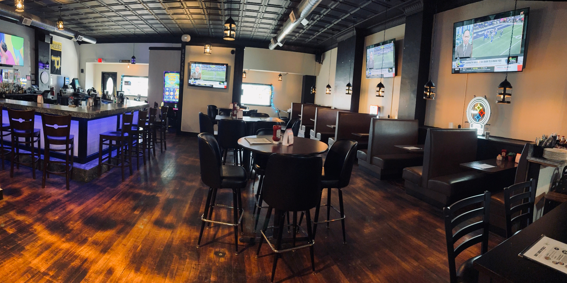 Veronica's on Cavitt warm dining room